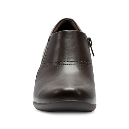 Easy Spirit Caine Round Toe Shooties - Brown